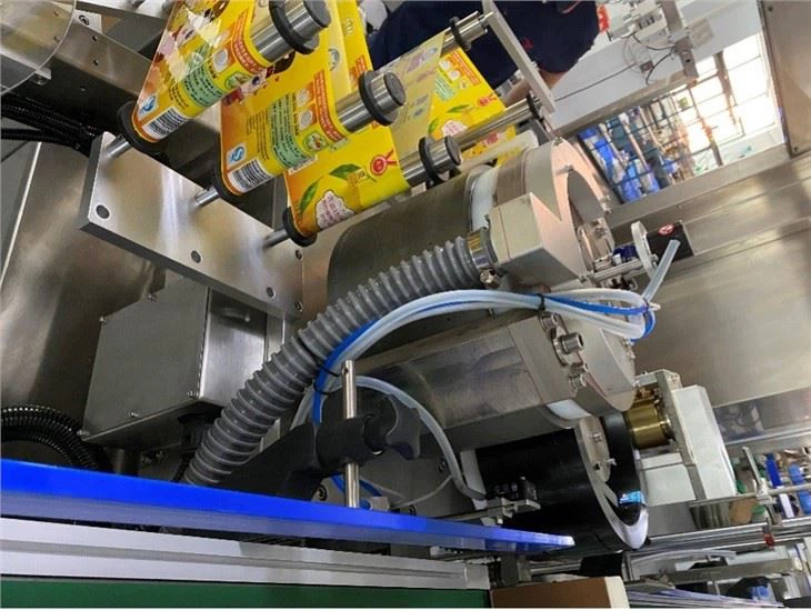 Label Applying Machine